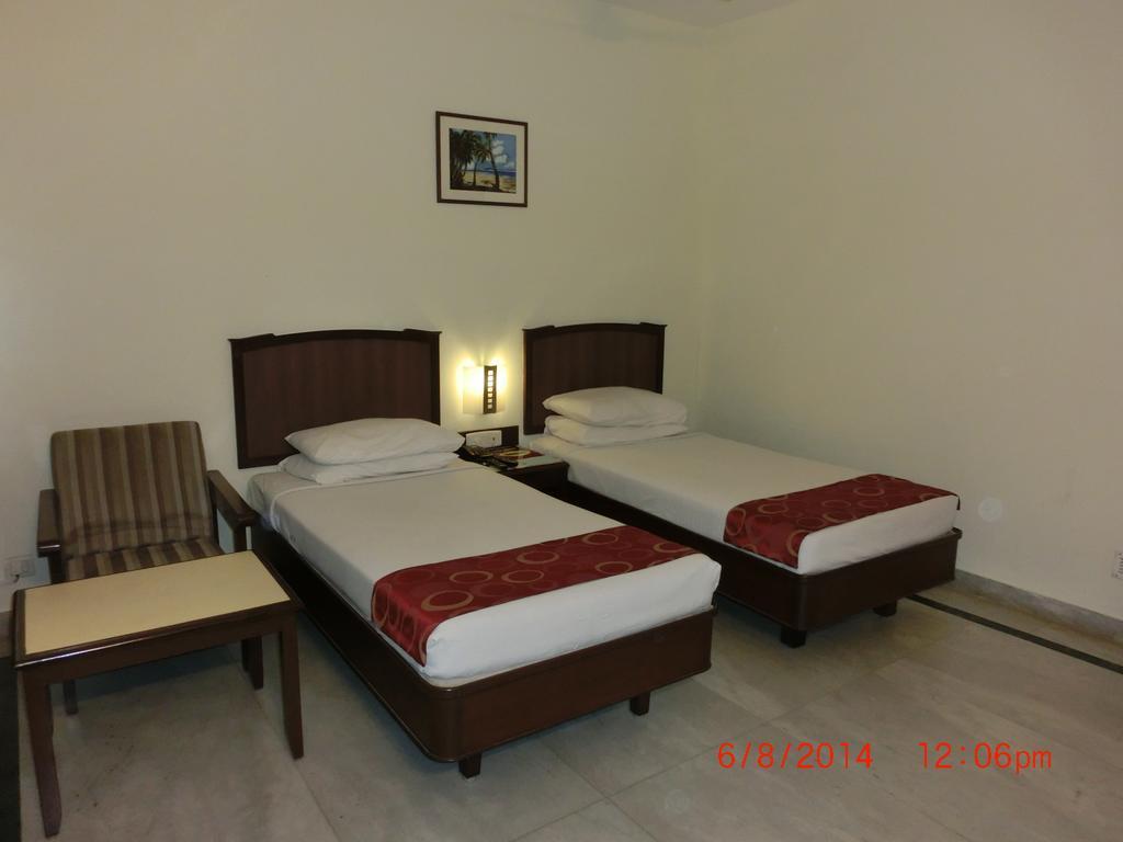 Hotel Thulashi Park Chennai Exterior photo
